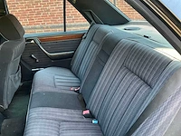 Mercedes e300w124 voorouders uit 1990 - afbeelding 19 van  59