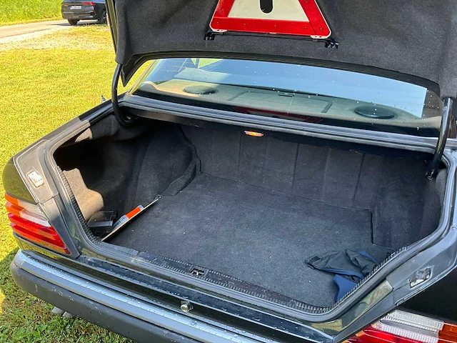 Mercedes e300w124 voorouders uit 1990 - afbeelding 22 van  59