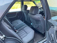 Mercedes e300w124 voorouders uit 1990 - afbeelding 26 van  59