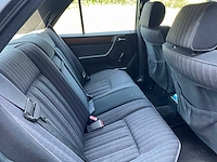 Mercedes e300w124 voorouders uit 1990 - afbeelding 27 van  59