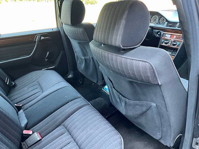 Mercedes e300w124 voorouders uit 1990 - afbeelding 28 van  59