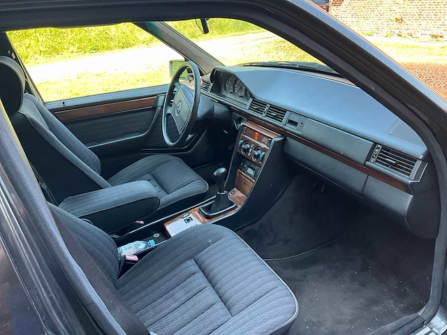 Mercedes e300w124 voorouders uit 1990 - afbeelding 31 van  59