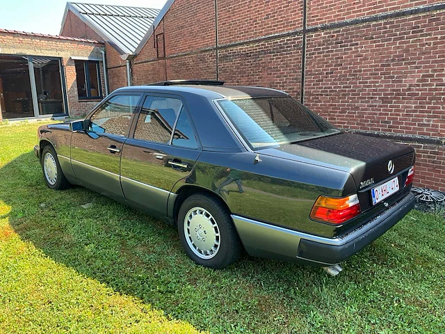 Mercedes e300w124 voorouders uit 1990 - afbeelding 23 van  59