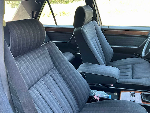 Mercedes e300w124 voorouders uit 1990 - afbeelding 35 van  59