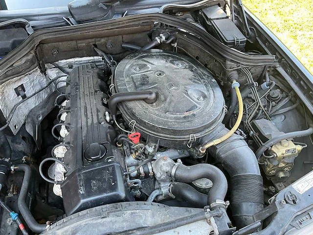 Mercedes e300w124 voorouders uit 1990 - afbeelding 38 van  59