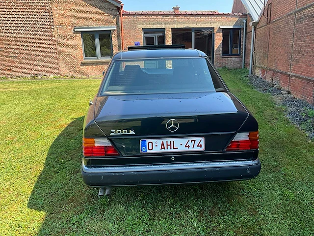 Mercedes e300w124 voorouders uit 1990 - afbeelding 34 van  59