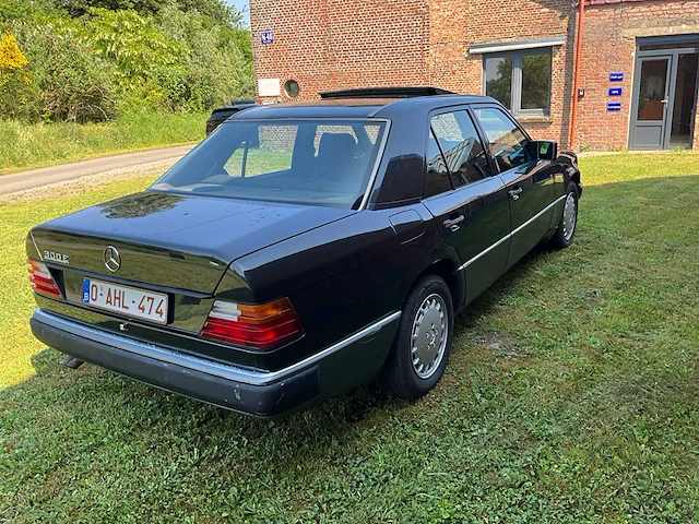 Mercedes e300w124 voorouders uit 1990 - afbeelding 45 van  59