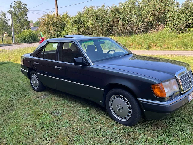 Mercedes e300w124 voorouders uit 1990 - afbeelding 56 van  59