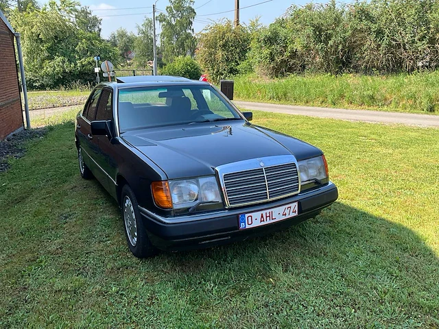 Mercedes e300w124 voorouders uit 1990 - afbeelding 57 van  59
