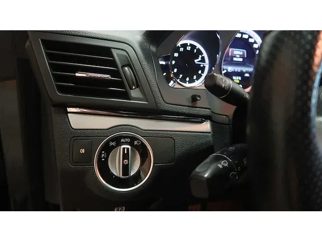Mercedes e350 coupé - afbeelding 46 van  60