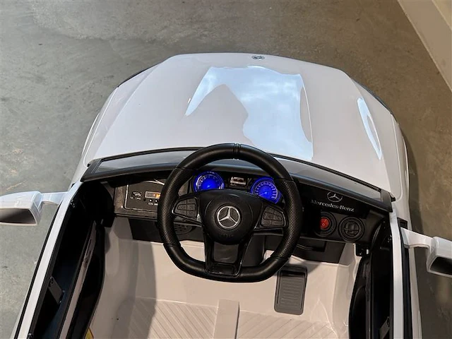 Mercedes glc coupe elektrische kinderauto 12v - wit - afbeelding 3 van  11