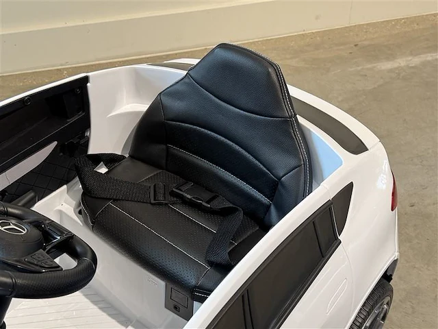 Mercedes glc coupe elektrische kinderauto 12v - wit - afbeelding 10 van  11