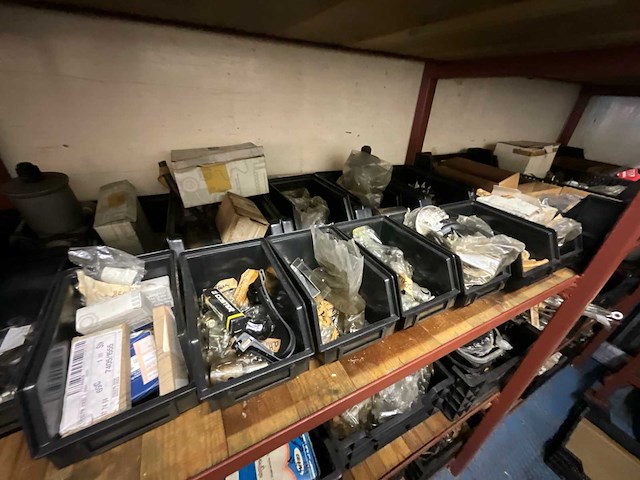 Mercedes groot lot onderdelen (1964-1993) - afbeelding 9 van  39