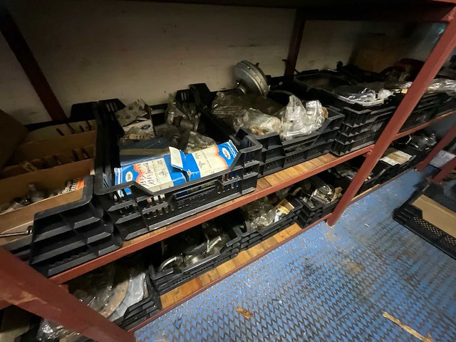 Mercedes groot lot onderdelen (1964-1993) - afbeelding 10 van  39