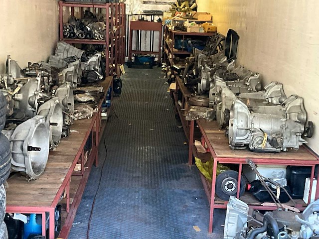 Mercedes groot lot onderdelen (1964-1993) - afbeelding 1 van  39