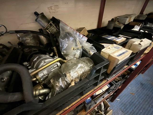 Mercedes groot lot onderdelen (1964-1993) - afbeelding 14 van  39