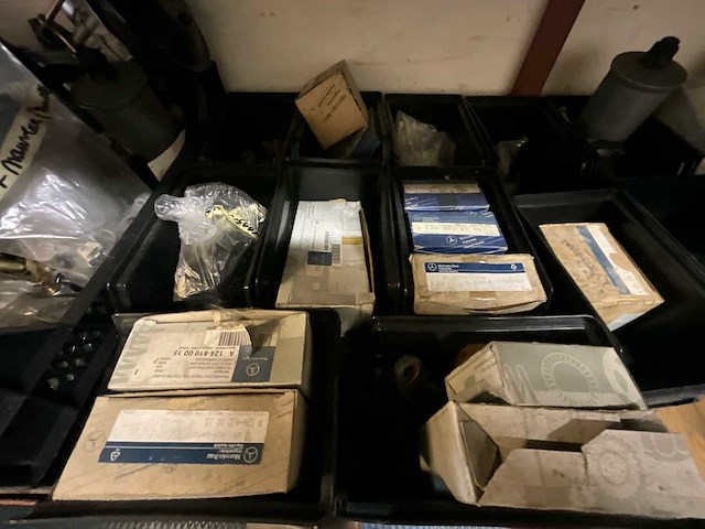 Mercedes groot lot onderdelen (1964-1993) - afbeelding 15 van  39
