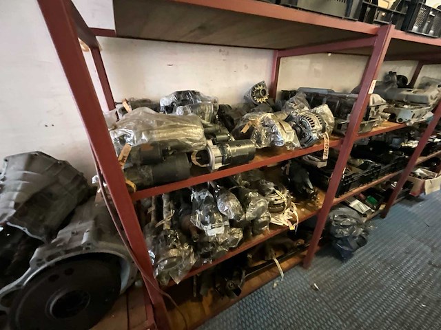 Mercedes groot lot onderdelen (1964-1993) - afbeelding 24 van  39