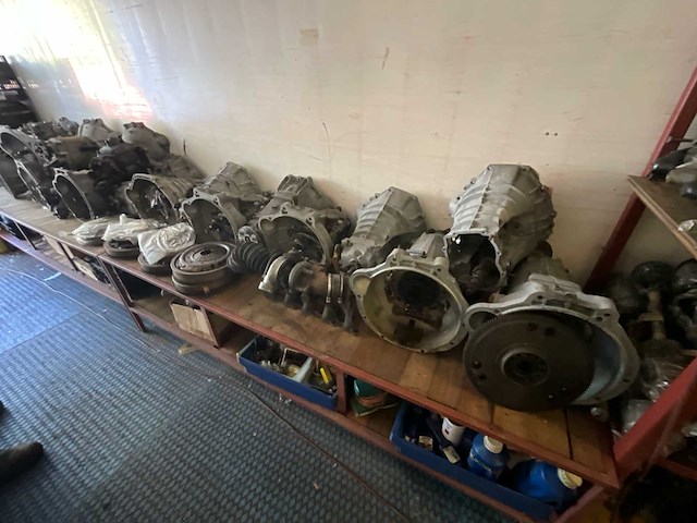 Mercedes groot lot onderdelen (1964-1993) - afbeelding 29 van  39