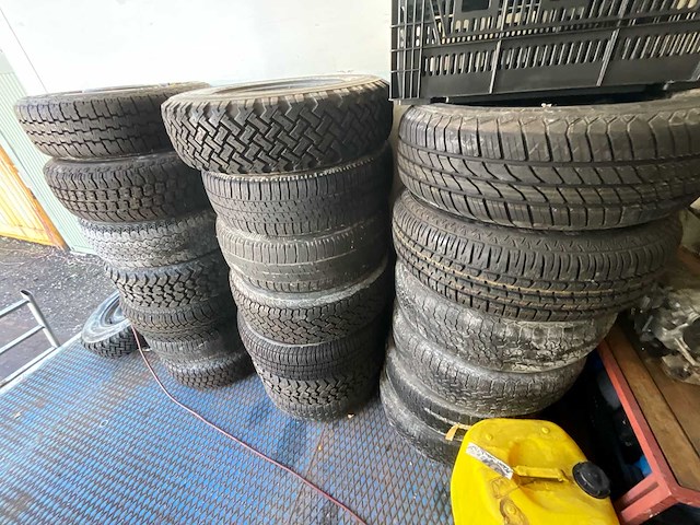 Mercedes groot lot onderdelen (1964-1993) - afbeelding 33 van  39