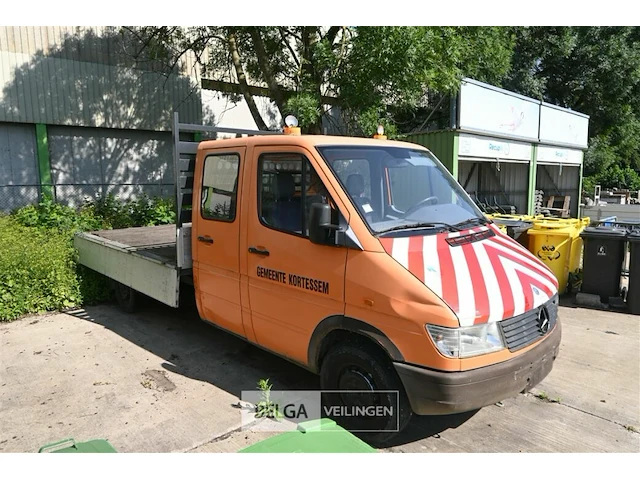 Mercedes lichte vrachtwagen - afbeelding 3 van  17