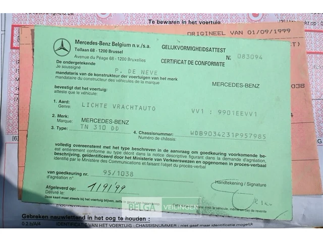Mercedes lichte vrachtwagen - afbeelding 15 van  17