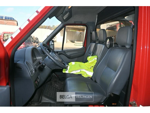 Mercedes lichte vrachtwagen - afbeelding 8 van  30