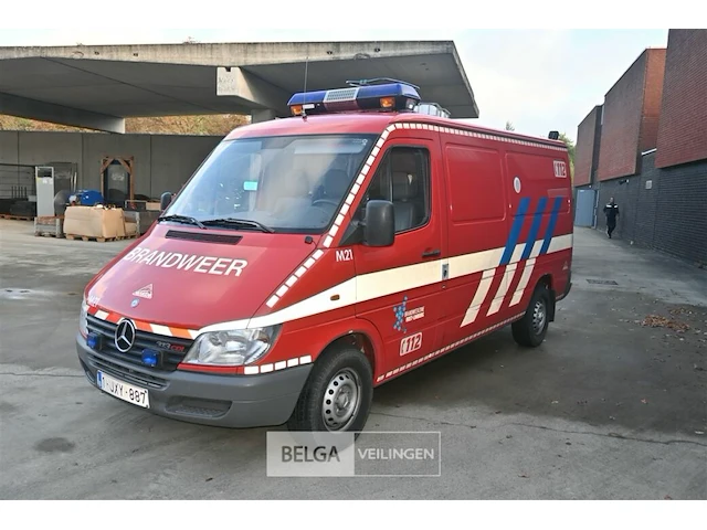 Mercedes lichte vrachtwagen - afbeelding 1 van  30