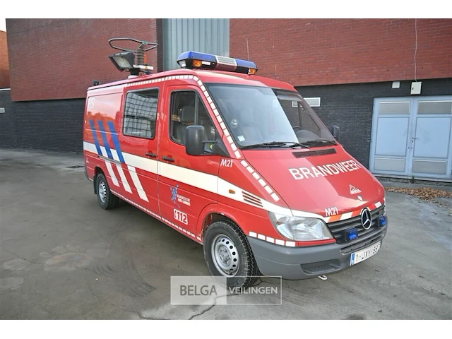 Mercedes lichte vrachtwagen - afbeelding 17 van  30