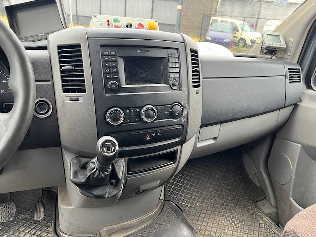 Mercedes sprinter - 2016 - vuilniskar - personenauto - afbeelding 19 van  31