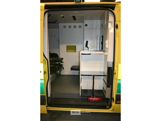 Mercedes sprinter ziekenwagen - afbeelding 26 van  33