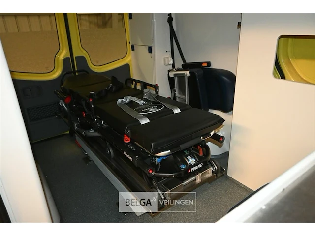 Mercedes sprinter ziekenwagen - afbeelding 27 van  33