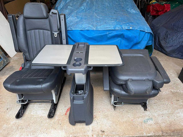 Mercedes viano/vito achterstoelen + uitschuifbare middenconsole/tafel (2x) - afbeelding 1 van  4