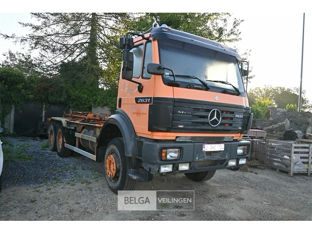 Mercedes vrachtwagen met ajk haakarmsysteem - afbeelding 9 van  23
