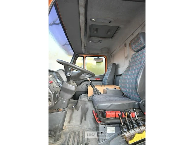 Mercedes vrachtwagen met ajk haakarmsysteem - afbeelding 20 van  23