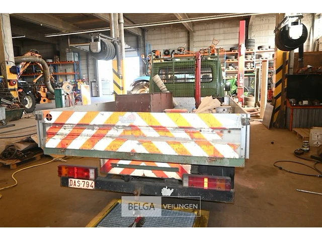Mercedes vrachtwagen met autolaadkraan - afbeelding 21 van  31