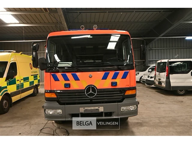 Mercedes vrachtwagen met multifunctionele autopomp brandweer - afbeelding 5 van  42