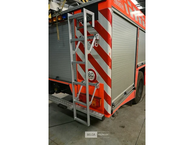Mercedes vrachtwagen met multifunctionele autopomp brandweer - afbeelding 8 van  42