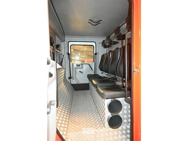 Mercedes vrachtwagen met multifunctionele autopomp brandweer - afbeelding 10 van  42