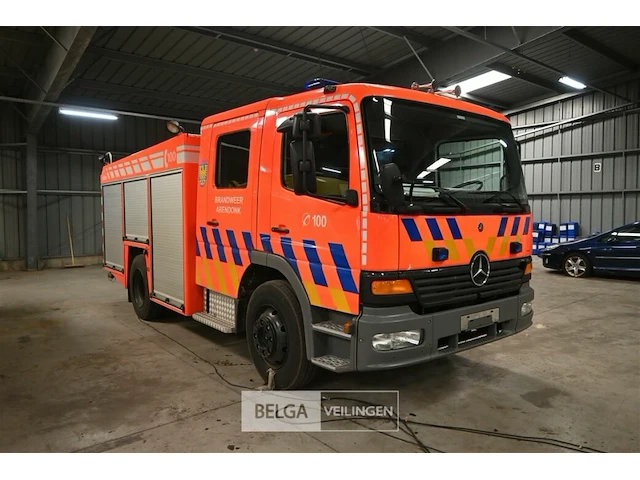 Mercedes vrachtwagen met multifunctionele autopomp brandweer - afbeelding 17 van  42