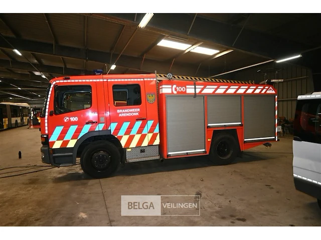Mercedes vrachtwagen met multifunctionele autopomp brandweer - afbeelding 12 van  42
