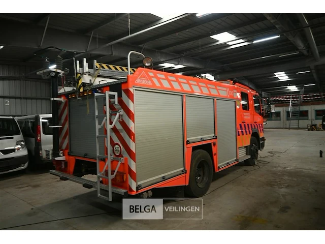 Mercedes vrachtwagen met multifunctionele autopomp brandweer - afbeelding 32 van  42