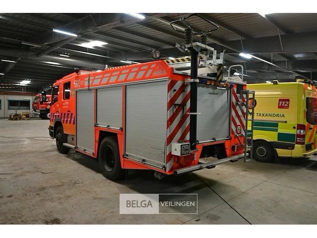 Mercedes vrachtwagen met multifunctionele autopomp brandweer - afbeelding 35 van  42