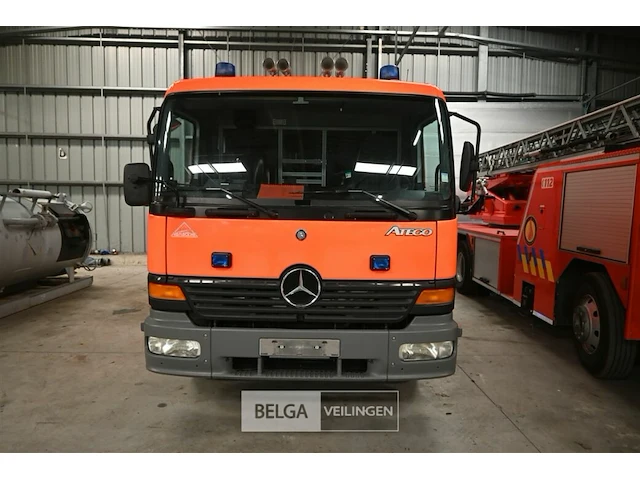 Mercedes vrachtwagen met multifunctionele autopomp brandweer - afbeelding 5 van  44
