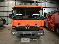Mercedes vrachtwagen met multifunctionele autopomp brandweer - afbeelding 5 van  44