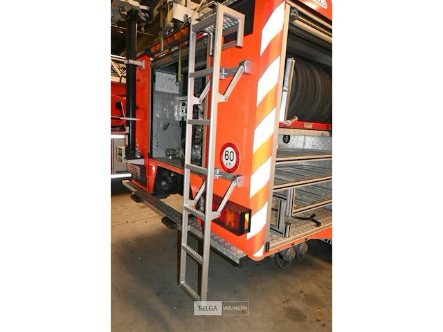 Mercedes vrachtwagen met multifunctionele autopomp brandweer - afbeelding 7 van  44