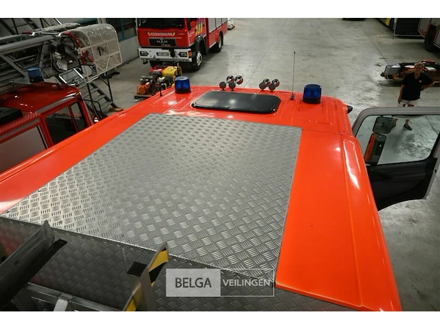 Mercedes vrachtwagen met multifunctionele autopomp brandweer - afbeelding 9 van  44