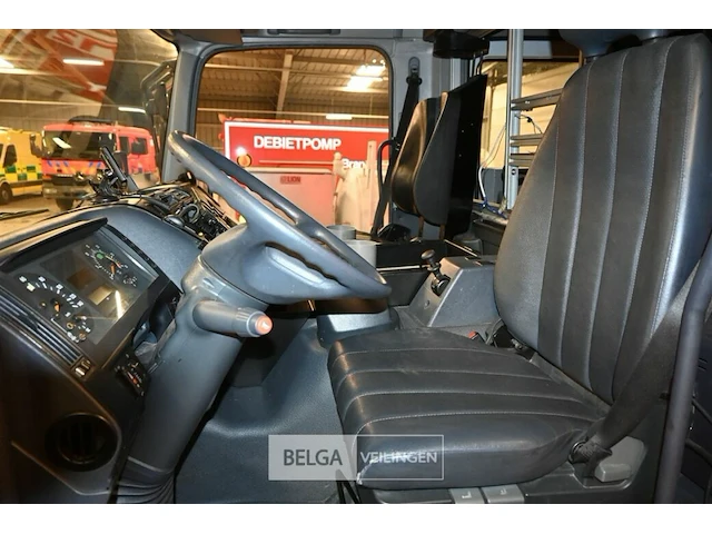 Mercedes vrachtwagen met multifunctionele autopomp brandweer - afbeelding 19 van  44