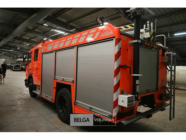 Mercedes vrachtwagen met multifunctionele autopomp brandweer - afbeelding 12 van  44