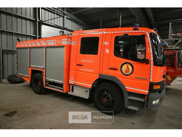Mercedes vrachtwagen met multifunctionele autopomp brandweer - afbeelding 29 van  44